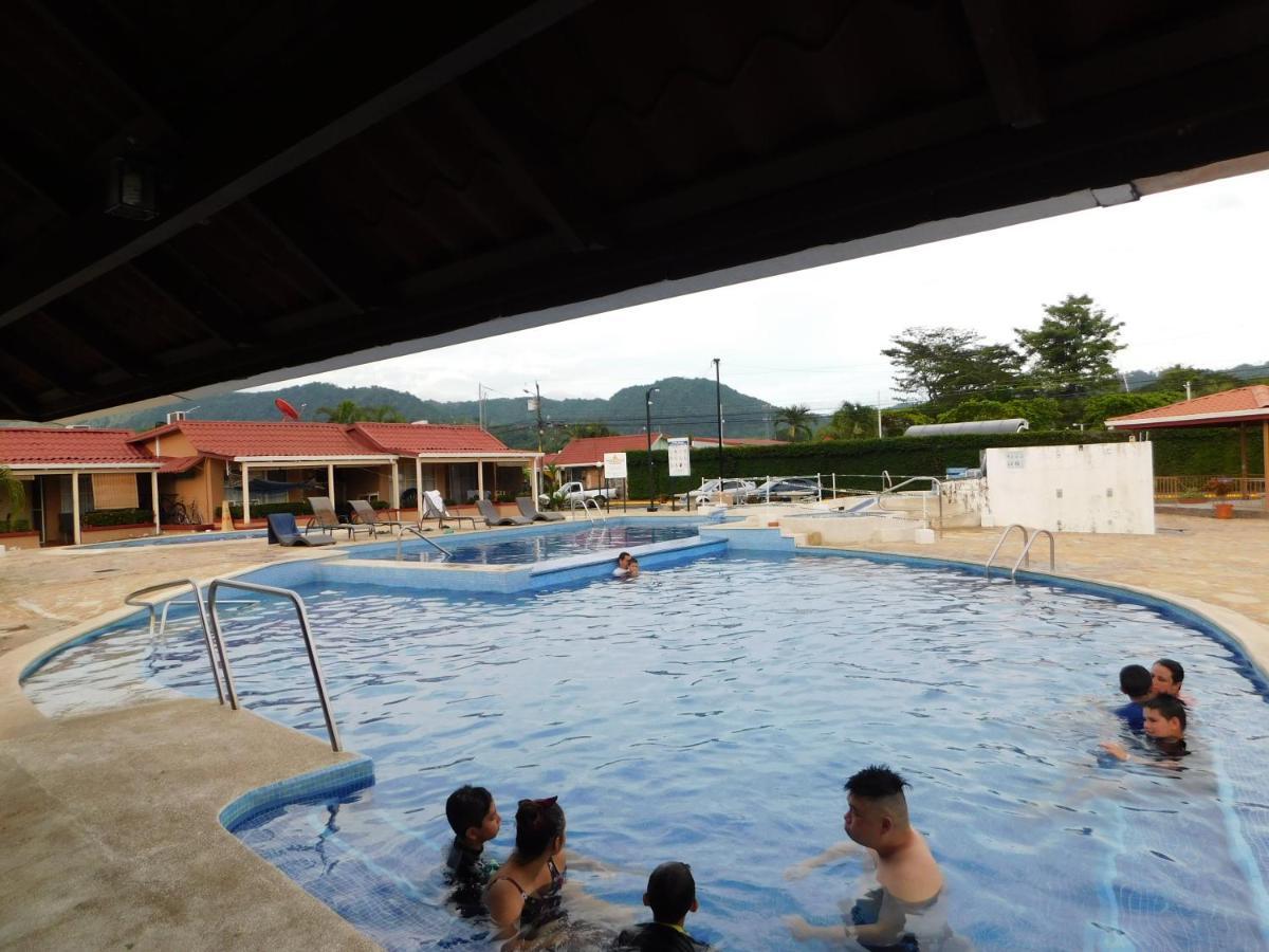 جاكو Condo Villa B27 Sleeps Five People - B28 Sleeps Six People - Price Includes Housekeeping Fees Not Taxes - Very Close To The Pool And Beach! المظهر الخارجي الصورة