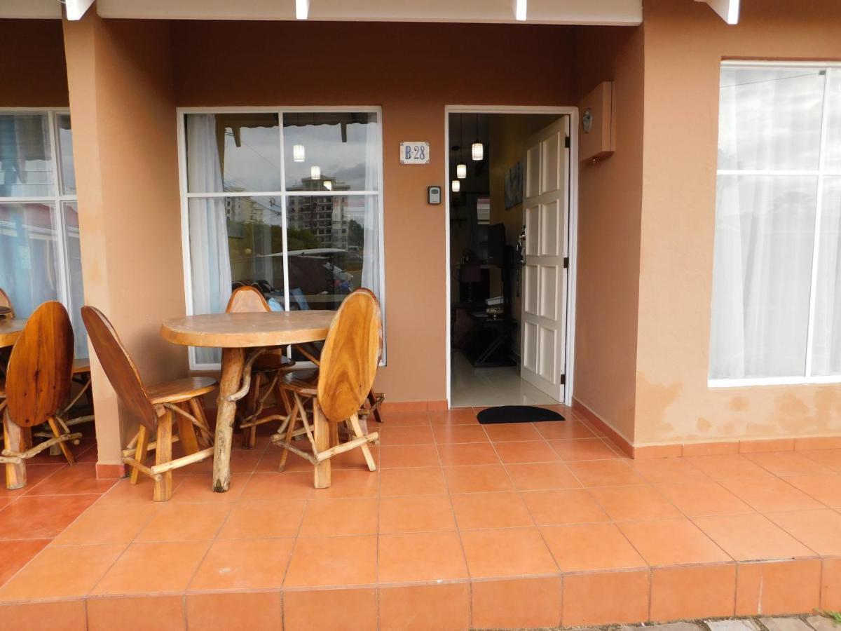 جاكو Condo Villa B27 Sleeps Five People - B28 Sleeps Six People - Price Includes Housekeeping Fees Not Taxes - Very Close To The Pool And Beach! المظهر الخارجي الصورة