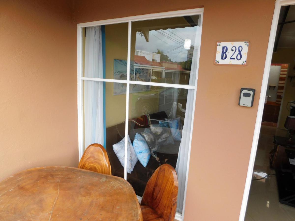 جاكو Condo Villa B27 Sleeps Five People - B28 Sleeps Six People - Price Includes Housekeeping Fees Not Taxes - Very Close To The Pool And Beach! المظهر الخارجي الصورة