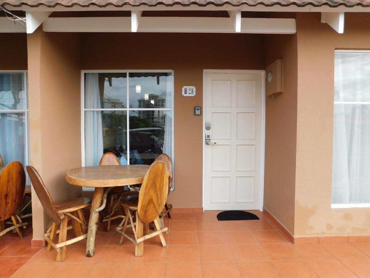 جاكو Condo Villa B27 Sleeps Five People - B28 Sleeps Six People - Price Includes Housekeeping Fees Not Taxes - Very Close To The Pool And Beach! المظهر الخارجي الصورة